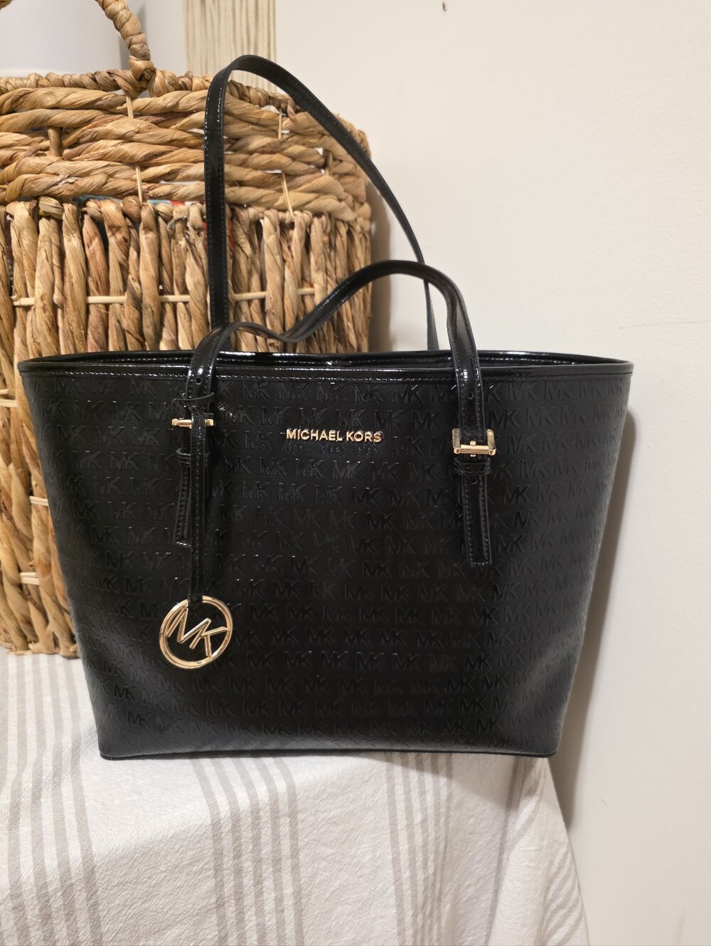 Michael Kors Jet Set Medium Carryall Tote Jet Logo Blck Embossed Patent Leather